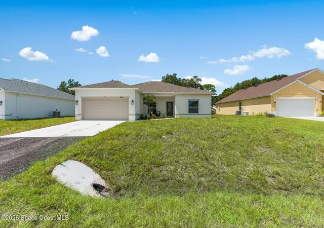 Photo 3 of Single family home for sale at 8125 104th Avenue, Vero Beach, FL 32967 | MLS# 1086326 | Listing updated on 2026-09-08