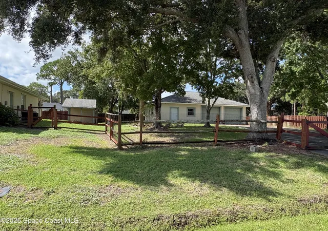 Photo 4 of Sale Pending at 704 Elmont St Nw, Palm Bay, FL 32907 | MLS# 1086180 | Listing updated on 2026-09-01