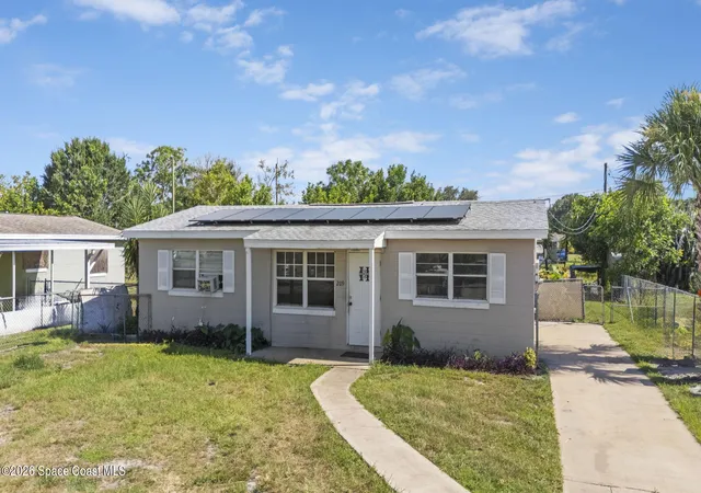 Photo 1 of Single family home for sale at 209 Prince Ave, Melbourne, FL 32901 | MLS# 1086282 | Listing updated on 2026-10-06