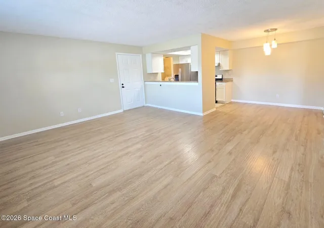 Listing Photo 5 - Condo for sale in building located at 596 N Wickham Rd, Melbourne, FL 32935 - Unit #40