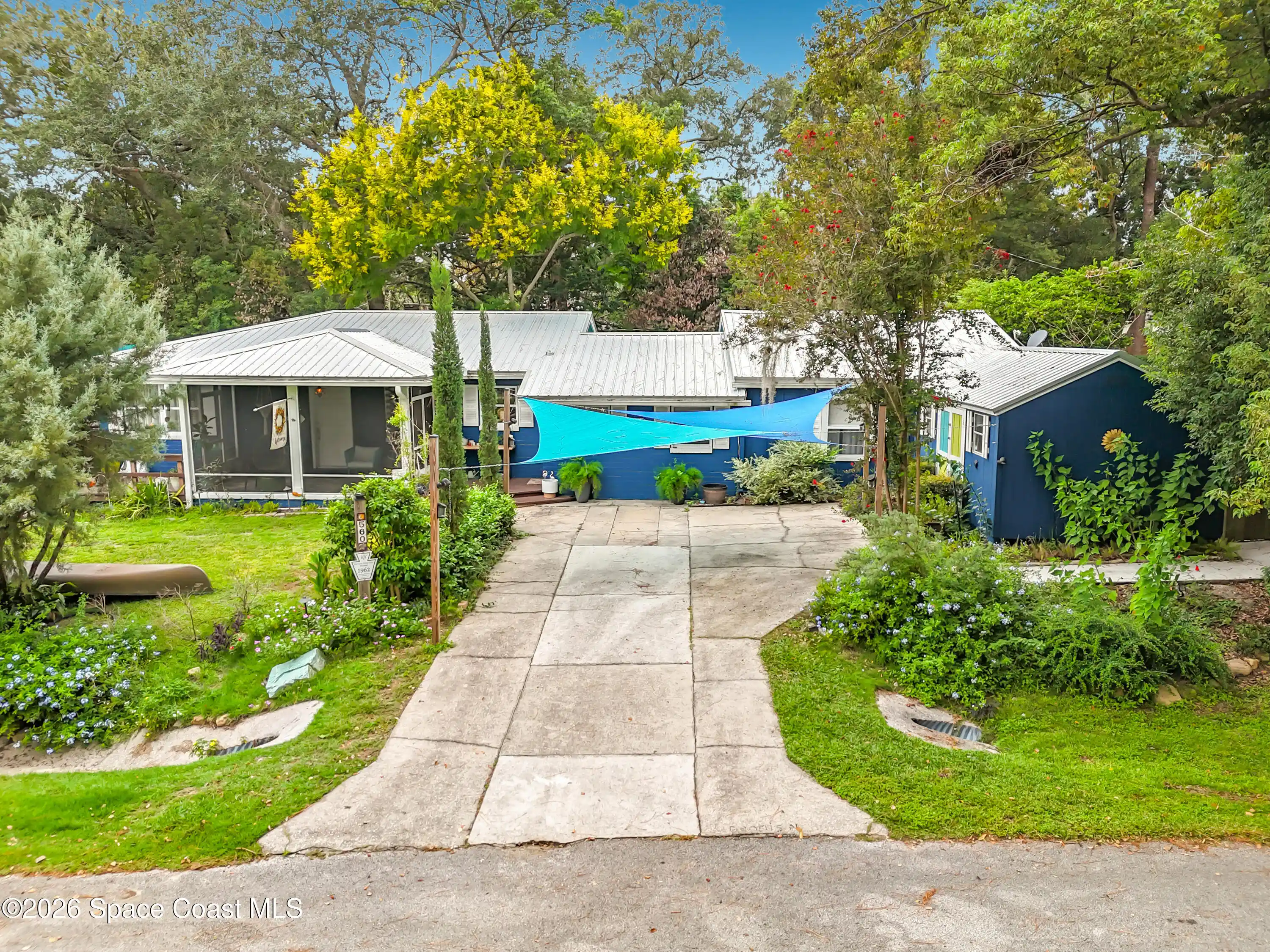 Single family home for sale at 560 Live Oak Ave, Keystone Heights, FL 32656 | MLS# 1088715