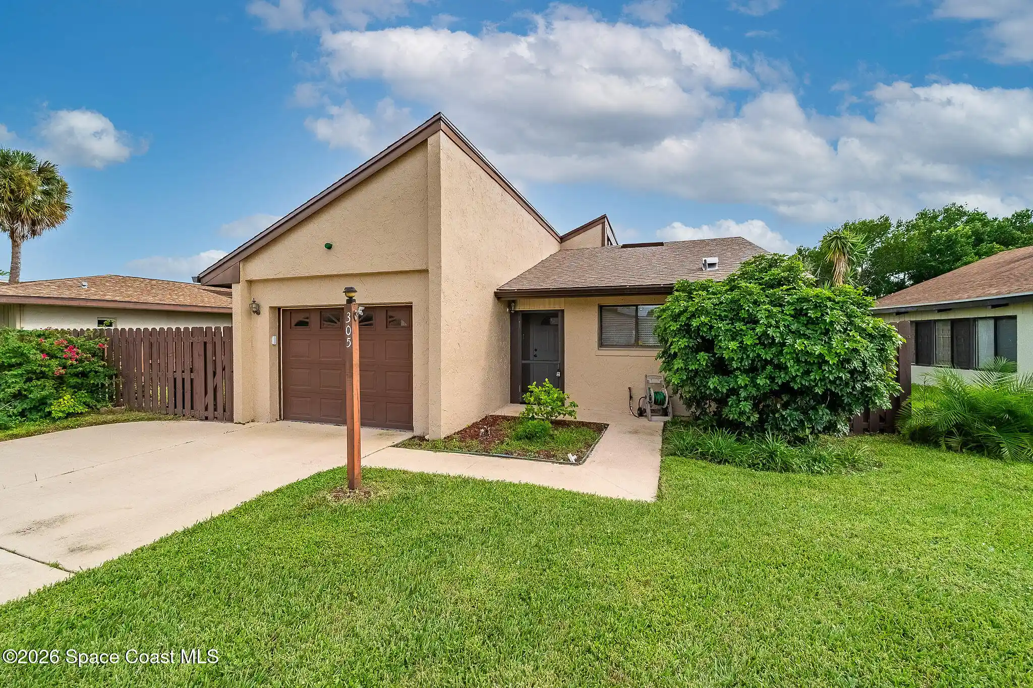 Photo 1 of Sale Pending at 305 Bayhead Dr, Melbourne, FL 32940 | MLS# 1088790 | Listing updated on 2026-10-20