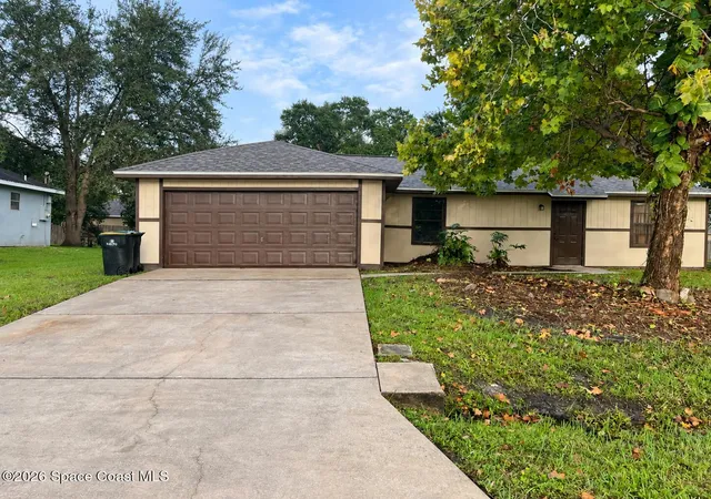 Single family home for sale at 721 Highland Ave NW, Palm Bay, FL 32907 | MLS# 1091089