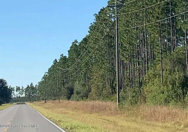 Photo 4 of Manufactured home for sale at 9140 Crook Holw Rd, Panama City, FL 32404 | MLS# 1091219 | Listing updated on 2026-10-30