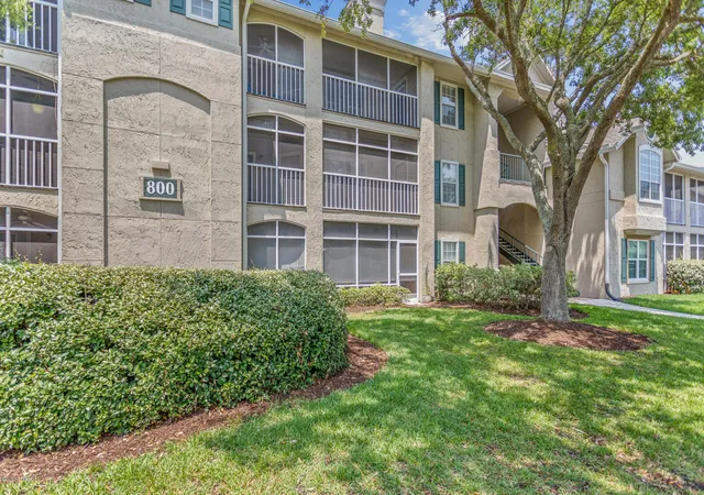 1st image of 800 Ironwood Dr, PALM VALLEY, FL 32082