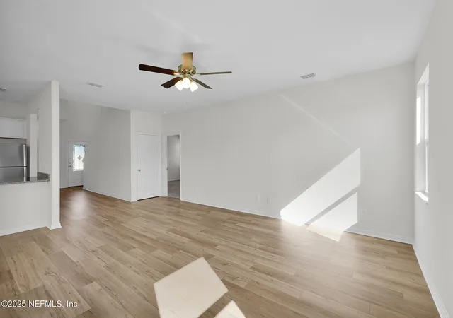 Photo 4 of Sale Pending at 6877 Myrtle Oak Rd, Jacksonville, FL 32219 | MLS# 2014238 | Listing updated on 2026-03-19