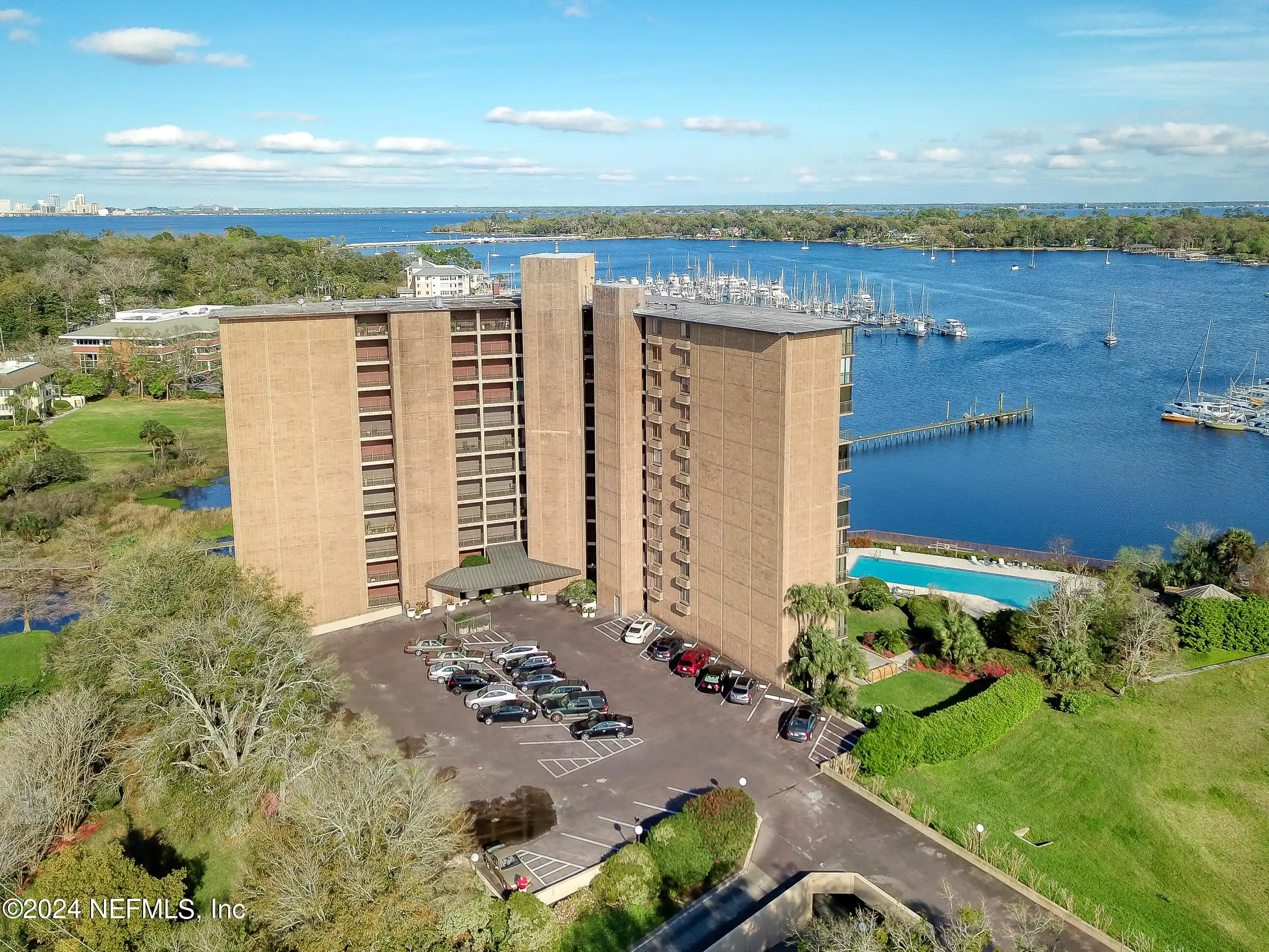 Listing Photo 2 - Condo for sale in 4401 Lakeside Dr located at 4401 Lakeside Dr, Jacksonville, FL 32210 - Unit #903