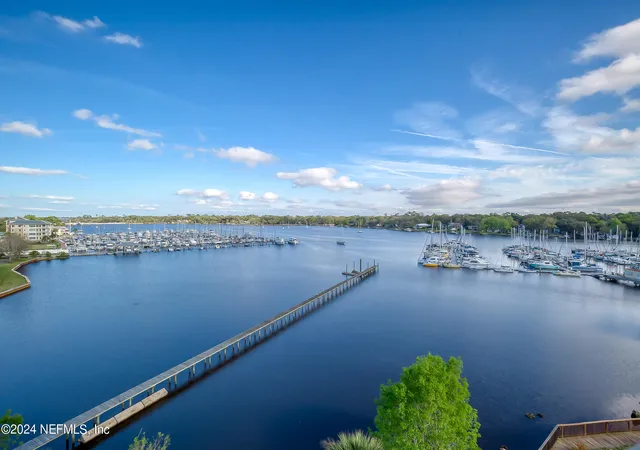 2nd image of 4401 Lakeside Dr, Jacksonville, FL 32210