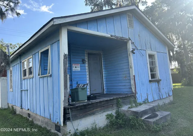 Photo 3 of Sale Pending at 1511 Bronson St, Palatka, FL 32177 | MLS# 2045771 | Listing updated on 2026-10-19