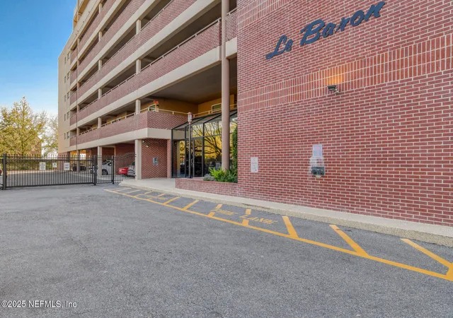 Photo 2 of Condo for sale at 1520 Le Baron Ave #1520, Jacksonville, FL 32207 | MLS# 2074954 | Listing updated on 2026-09-11