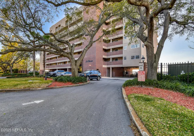 Photo 3 of Condo for sale at 1520 Le Baron Ave #1520, Jacksonville, FL 32207 | MLS# 2074954 | Listing updated on 2026-09-11