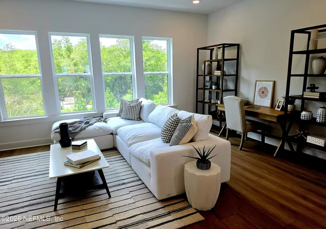 Photo 3 of Sale Pending at 1924 Prudential Dr, Jacksonville, FL 32207 | MLS# 2078593 | Listing updated on 2026-06-13