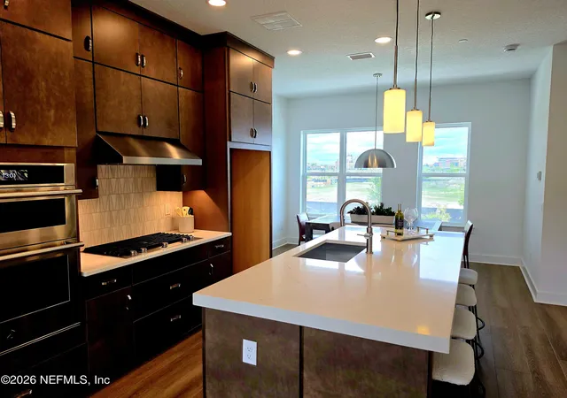 Photo 4 of Sale Pending at 1924 Prudential Dr, Jacksonville, FL 32207 | MLS# 2078593 | Listing updated on 2026-06-13