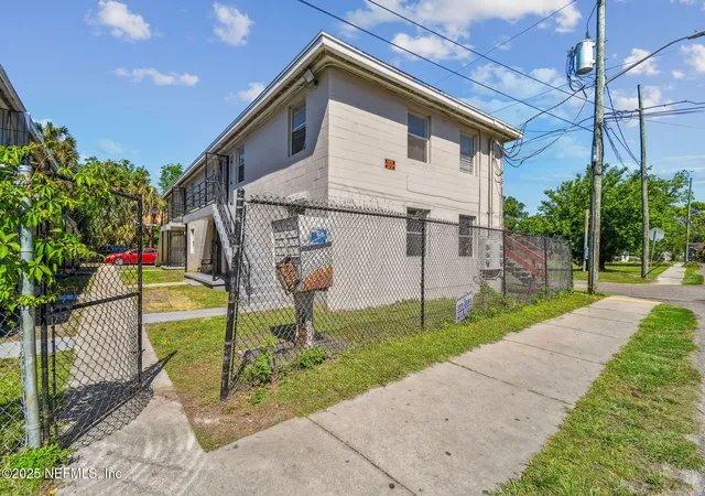 3rd image of 1330 Barnett St, Jacksonville, FL 32209 | MLS# 2084227