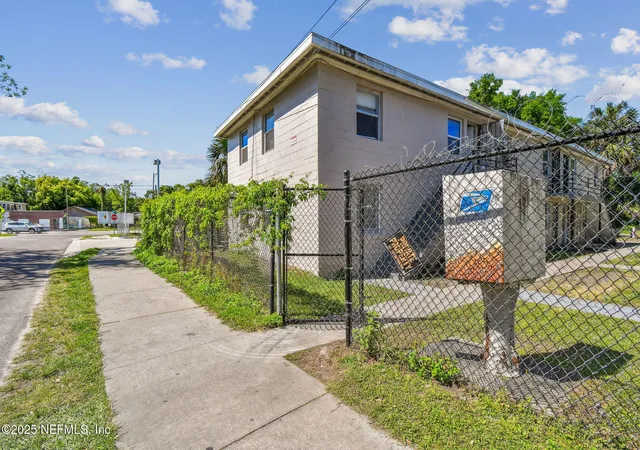 4th image of 1330 Barnett St, Jacksonville, FL 32209 | MLS# 2084227