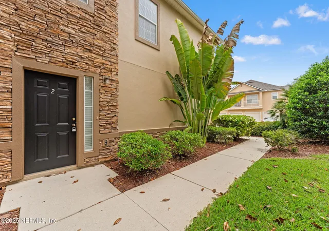 Listing Photo 4 - Condo for sale in building located at 7151 Deerfoot Pt Cir, Jacksonville, FL 32256 - Unit #11-2