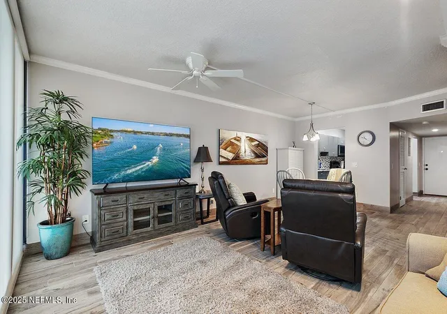3rd image of 601 1St St, Jacksonville Beach, FL 32250