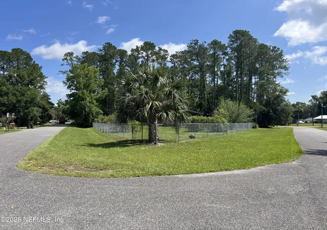 Photo 2 of Sale Pending at 112 Park Dr, Satsuma, FL 32189 | MLS# 2090980 | Listing updated on 2026-06-04