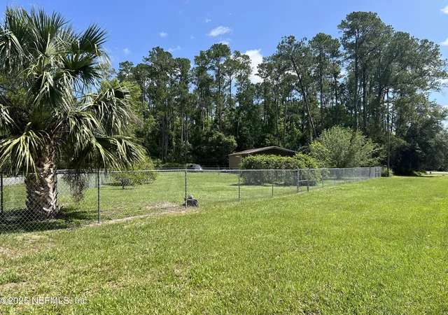 Photo 3 of Sale Pending at 112 Park Dr, Satsuma, FL 32189 | MLS# 2090980 | Listing updated on 2026-06-04