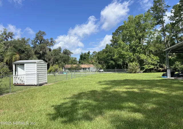 Photo 4 of Sale Pending at 112 Park Dr, Satsuma, FL 32189 | MLS# 2090980 | Listing updated on 2026-06-04