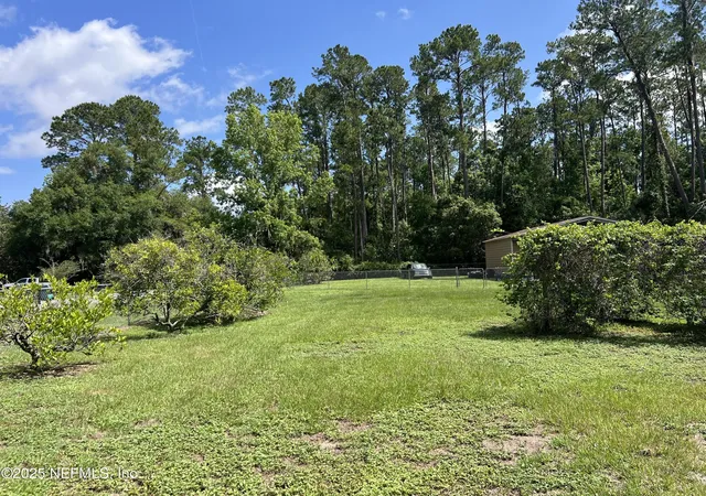 Photo 5 of Sale Pending at 112 Park Dr, Satsuma, FL 32189 | MLS# 2090980 | Listing updated on 2026-06-04