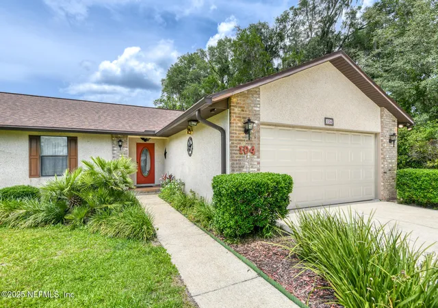 Photo 2 of Single family home for sale at 104 W Flamingo Dr, Palatka, FL 32177 | MLS# 2094250 | Listing updated on 2026-01-26