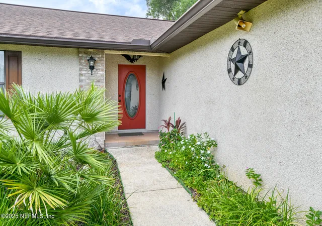 Photo 3 of Single family home for sale at 104 W Flamingo Dr, Palatka, FL 32177 | MLS# 2094250 | Listing updated on 2026-01-26
