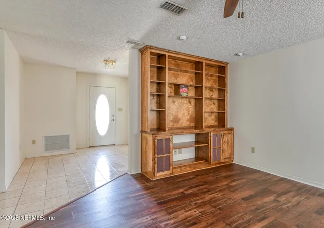 Photo 4 of Single family home for sale at 104 W Flamingo Dr, Palatka, FL 32177 | MLS# 2094250 | Listing updated on 2026-01-26