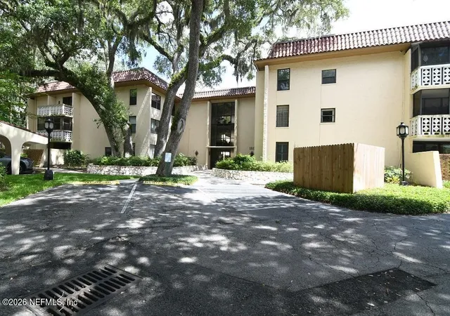3rd image of 1810 Sevilla Blvd #202, Atlantic Beach, FL 32233 | MLS# 2097790