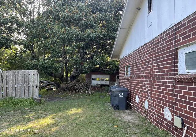 Photo 3 of Single family home for sale at 2017 Clinch Dr, Fernandina Beach, FL 32034 | MLS# 2100161 | Listing updated on 2026-04-25