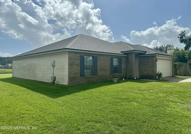 Photo 3 of Sale Pending at 1715 Saw Lake Dr, Middleburg, FL 32068 | MLS# 2100563 | Listing updated on 2026-07-01