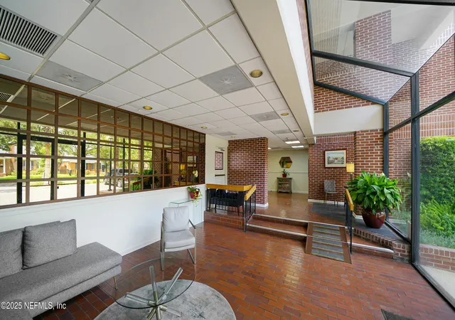 Listing Photo 4 - Condo for sale in building located at 1592 Le Baron Ave, Jacksonville, FL 32207