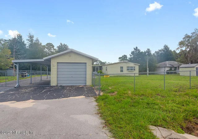 3rd image of 100 Mangels Dr, Interlachen, FL 32148 | MLS# 2103081