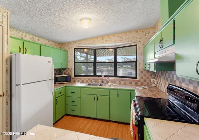 5th image of 100 Mangels Dr, Interlachen, FL 32148 | MLS# 2103081