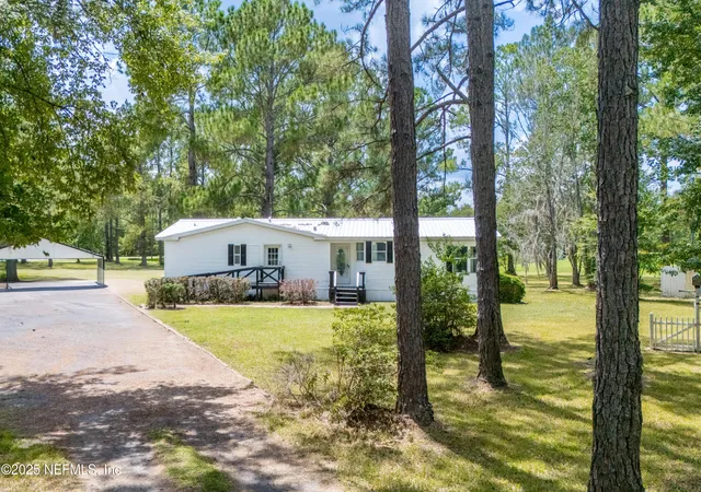 Photo 3 of Sale Pending at 2932 Nw Cr 125, Lawtey, FL 32058 | MLS# 2104249 | Listing updated on 2026-10-02