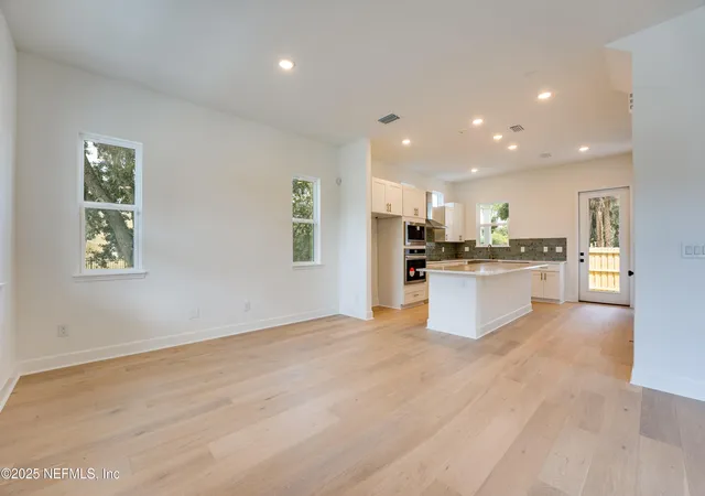 5th image of 411 E 1St St, Jacksonville, FL 32206 | MLS# 2105057