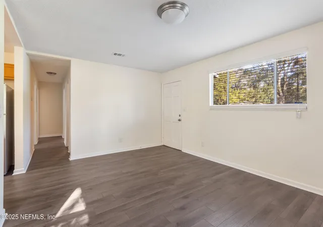 3rd image of 6812 Goldilocks Ln, Jacksonville, FL 32210 | MLS# 2107560