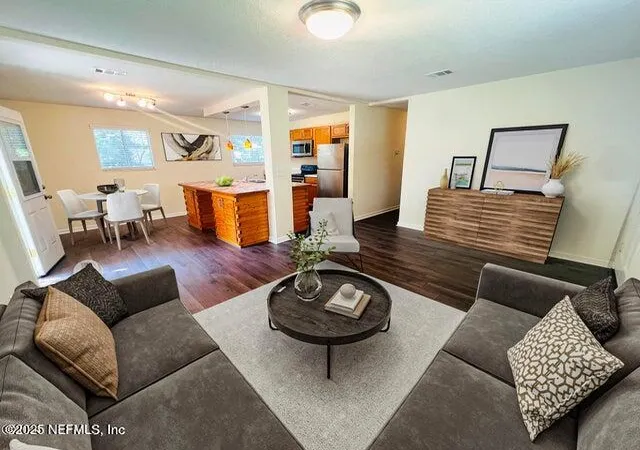4th image of 6812 Goldilocks Ln, Jacksonville, FL 32210 | MLS# 2107560