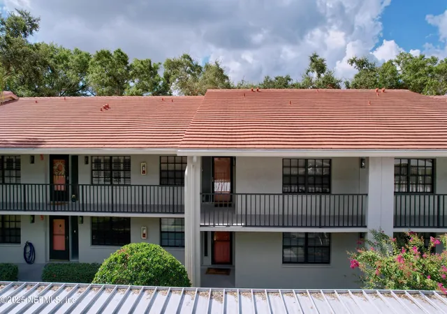 1st image of 2020 Lakeview Dr #203, Clearwater, FL 33763 | MLS# 2108795