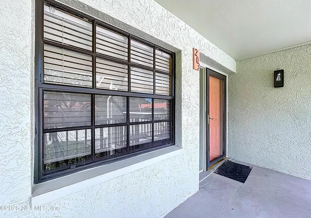 2nd image of 2020 Lakeview Dr #203, Clearwater, FL 33763 | MLS# 2108795