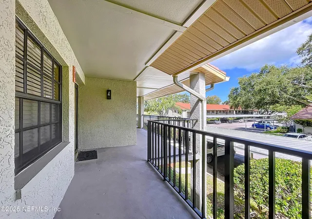 4th image of 2020 Lakeview Dr #203, Clearwater, FL 33763 | MLS# 2108795