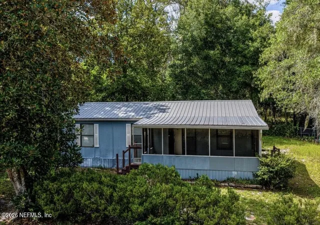 Photo 2 of Sale Pending at 104 Cody Dr, Satsuma, FL 32189 | MLS# 2149716 | Listing updated on 2026-07-21