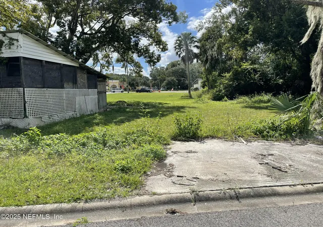 Photo 3 of Single family home for sale at 101 Esplanade Ave, Green Cove Springs, FL 32043 | MLS# 2121772 | Listing updated on 2026-09-01