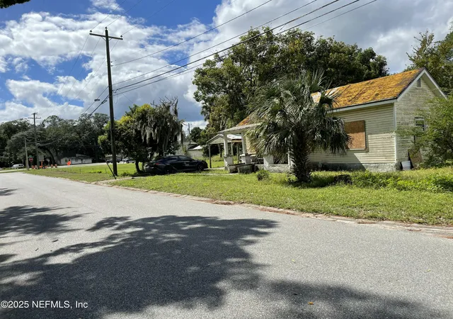 Photo 4 of Single family home for sale at 101 Esplanade Ave, Green Cove Springs, FL 32043 | MLS# 2121772 | Listing updated on 2026-09-01
