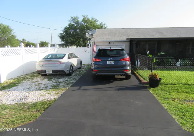 Photo 1 of Single family home for sale at 1 Willow Ct, Ocala, FL 34472 | MLS# 2114383 | Listing updated on 2026-08-31