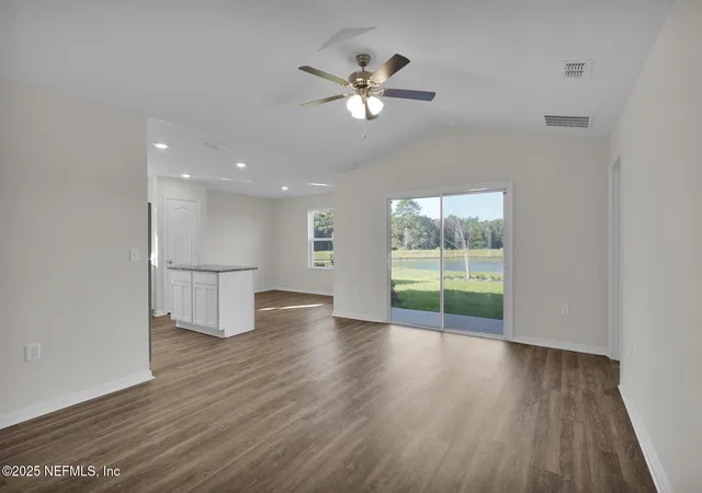 Photo 3 of Single family home for sale at 3290 Mission Oak Pl, Green Cove Springs, FL 32043 | MLS# 2115849 | Listing updated on 2026-10-02