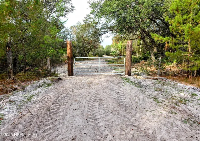 2nd image of 96 Bridle Dr, Interlachen, FL 32148 | MLS# 2116554