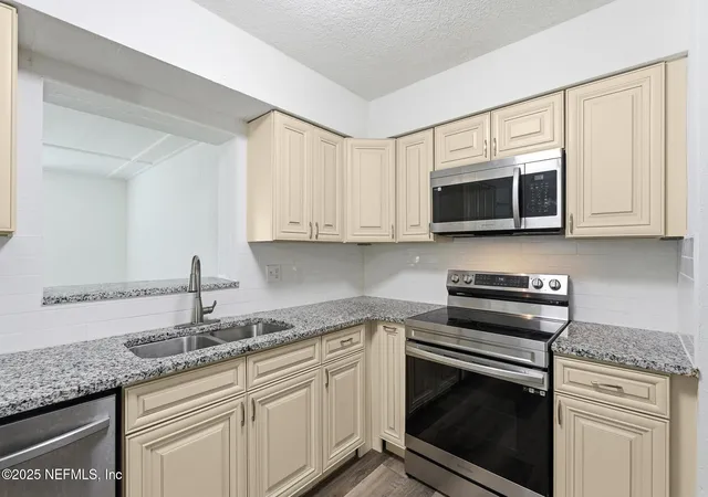 Photo 3 of Sale Pending at 1598 3rd Street, Daytona Beach, FL 32117 | MLS# 2117215 | Listing updated on 2026-09-14