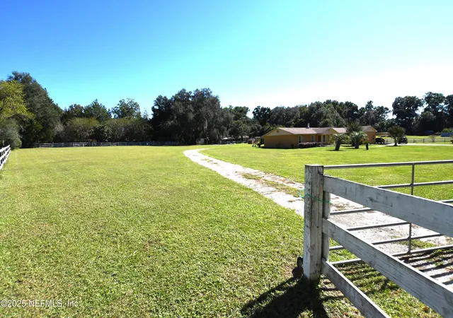 Photo 3 of Single family home for sale at 3105 SE 29th Boulevard, Gainesville, FL 32641 | MLS# 2120012 | Listing updated on 2026-09-03