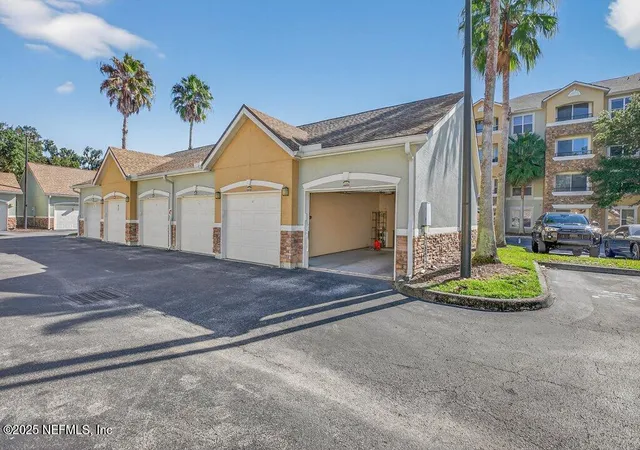 Homes for sale in Jacksonville, FL | 8539 W Gate Pkwy W #9325, Jacksonville, FL 32216 | MLS# 2117850